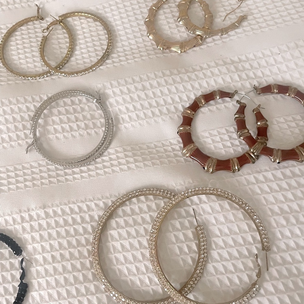 Hoop Earrings Bundle-7 pairs​​​​​​​​​​ - Picture 3 of 3